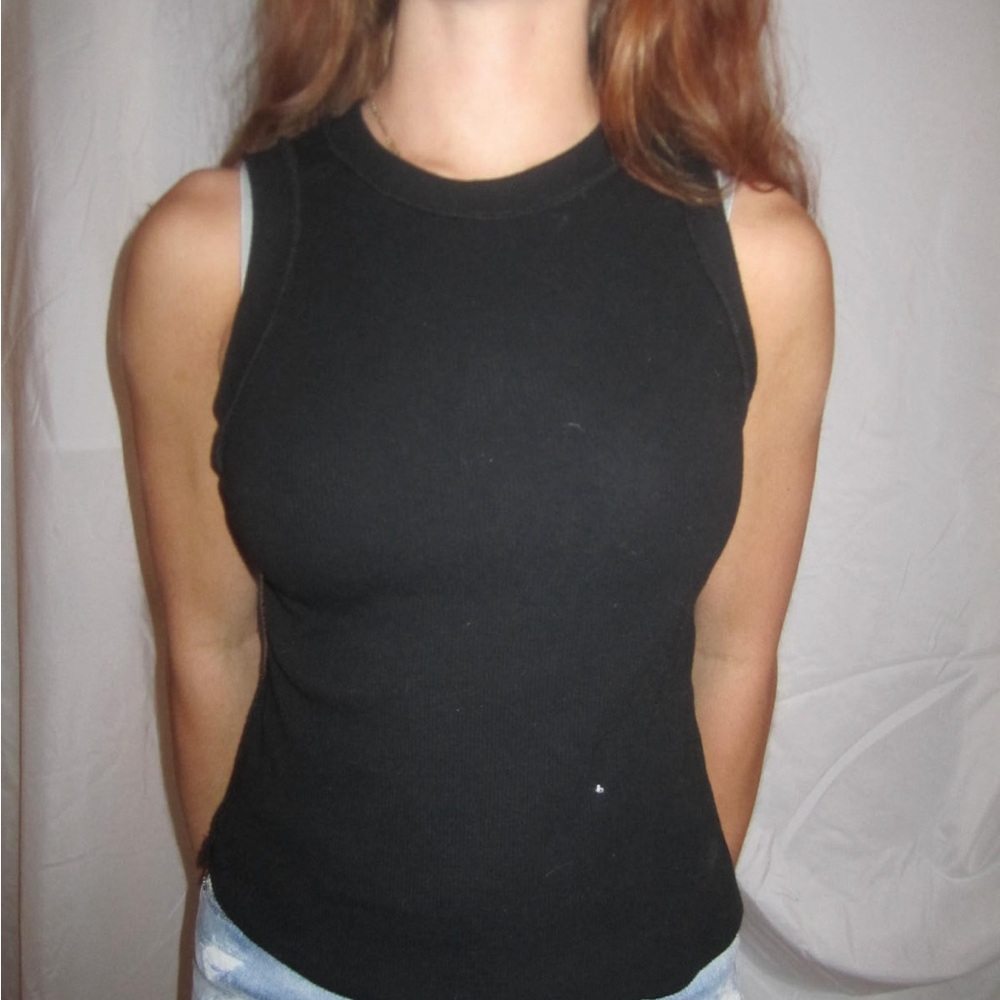 Fitted Black Tank Top with Streamlined Design